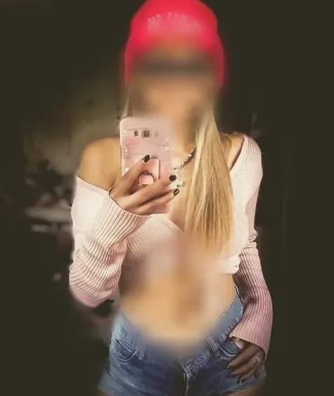 Carla, 36