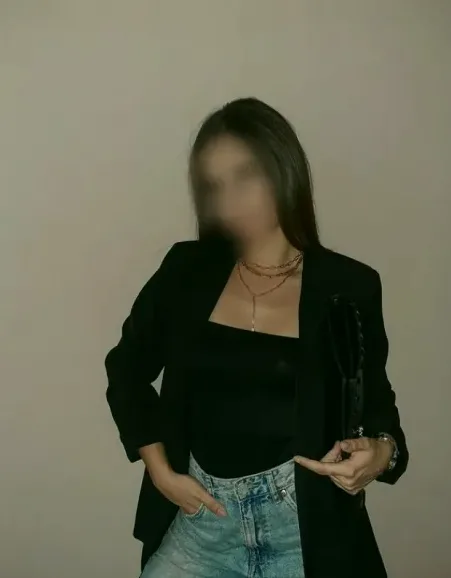 Chiara, 35