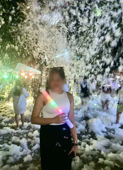 Daniela, 29