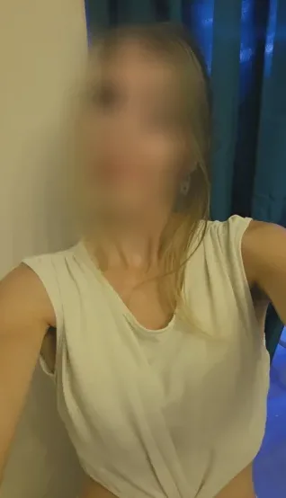 Daniela, 39