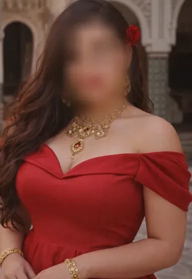 Fatma, 29