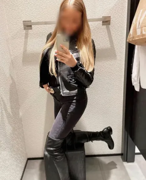 Simone, 33